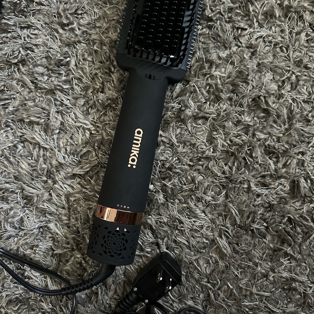 Amika blow dry brush